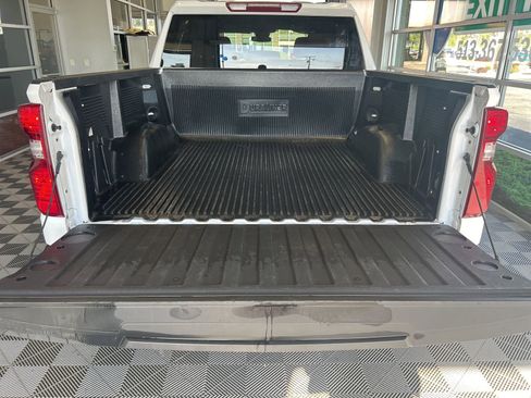 Used 2024 Chevrolet Silverado 1500 LT w/ Z71 Off-Road Package AWD/4WD image 9