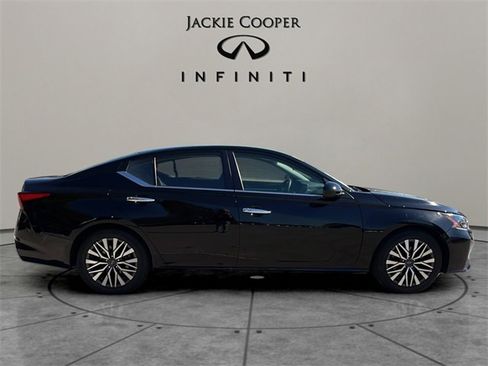 Used 2023 Nissan Altima 2.5 SV image 6