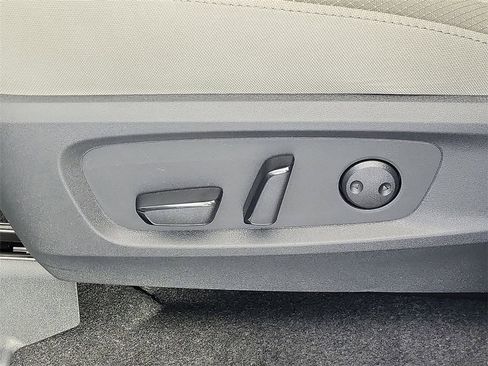 New 2025 Nissan Pathfinder SV w/ Black Appearance Package image 21