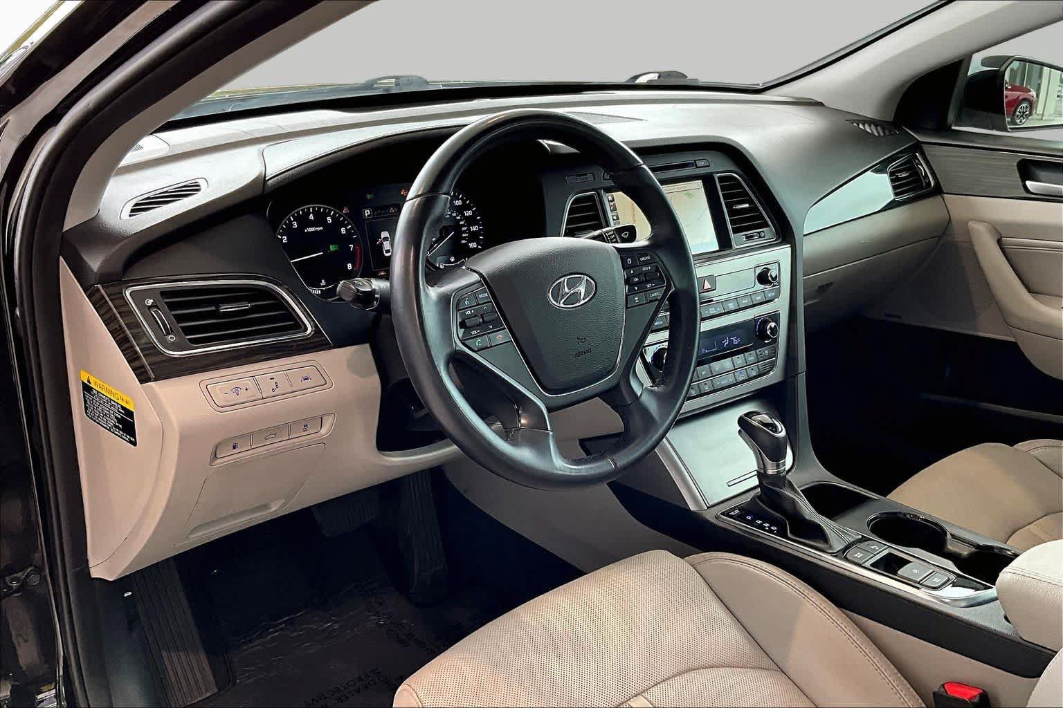 Used 2017 Hyundai Sonata Limited w/ Ultimate Package 04 FWD image 19