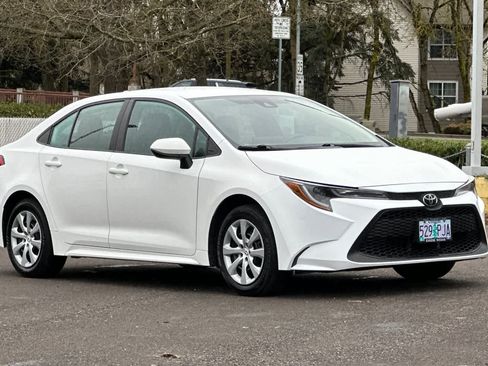 Used 2022 Toyota Corolla LE image 9