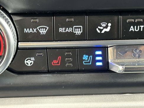Used 2023 Ford Expedition XLT AWD/4WD image 24