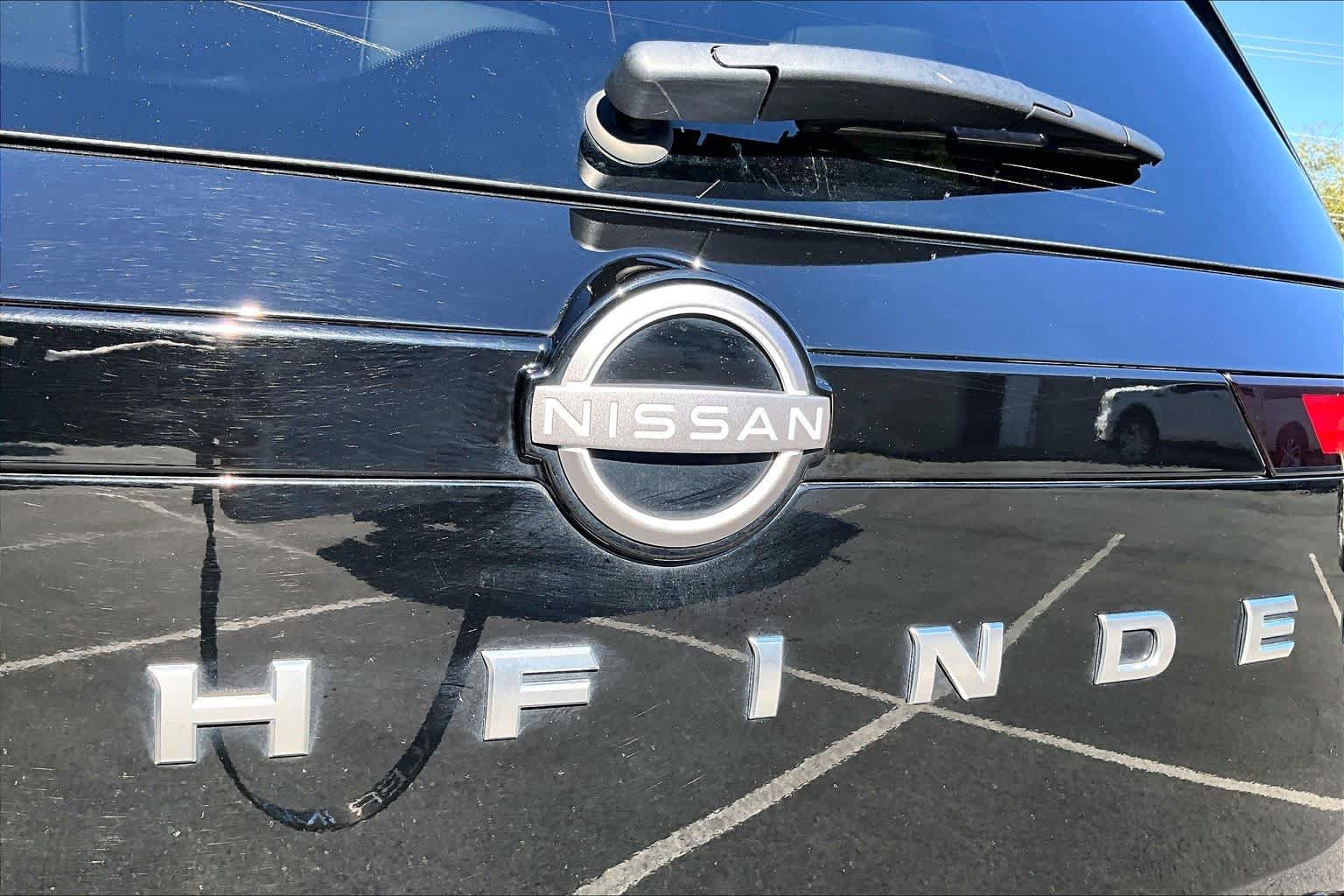 Used 2025 Nissan Pathfinder SL AWD/4WD image 31