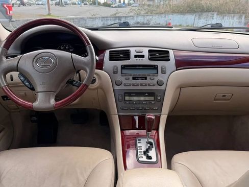Used 2002 Lexus ES 330 w/ Premium Pkg FWD image 18