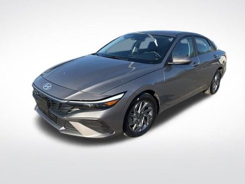 Used 2024 Hyundai Elantra SEL image 1