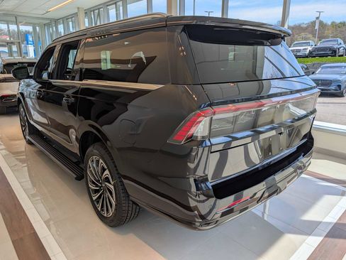 New 2026 Lincoln Navigator L Black Label AWD/4WD image 9