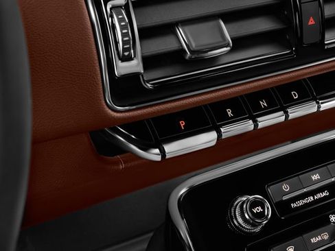 Used 2025 Lincoln Navigator Reserve w/ Jet Appearance Package image 9