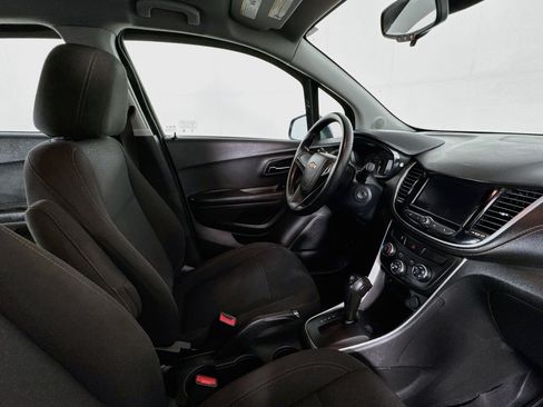 Used 2021 Chevrolet Trax LS FWD image 25