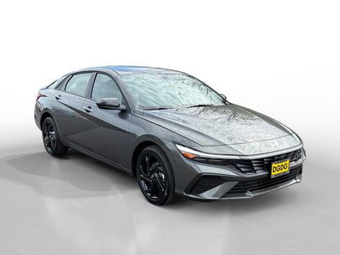 New 2026 Hyundai Elantra Sport image 7