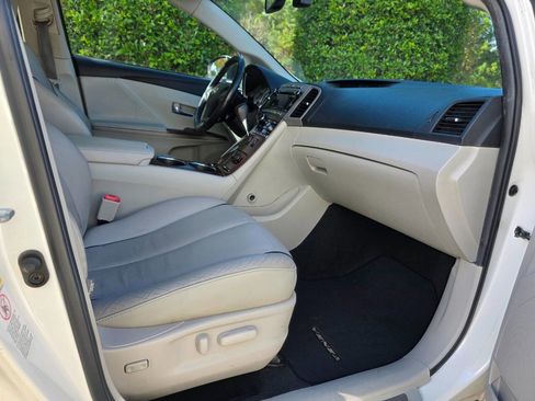 Used 2010 Toyota Venza image 30