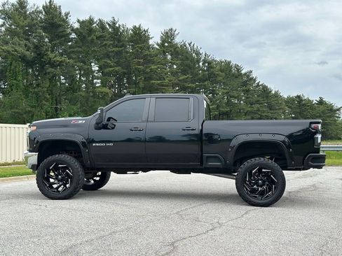 Used 2022 Chevrolet Silverado 2500 LT w/ Convenience Package AWD/4WD image 4