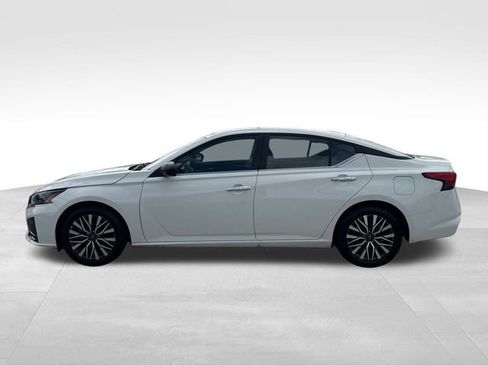 Used 2025 Nissan Altima 2.5 SV FWD image 6