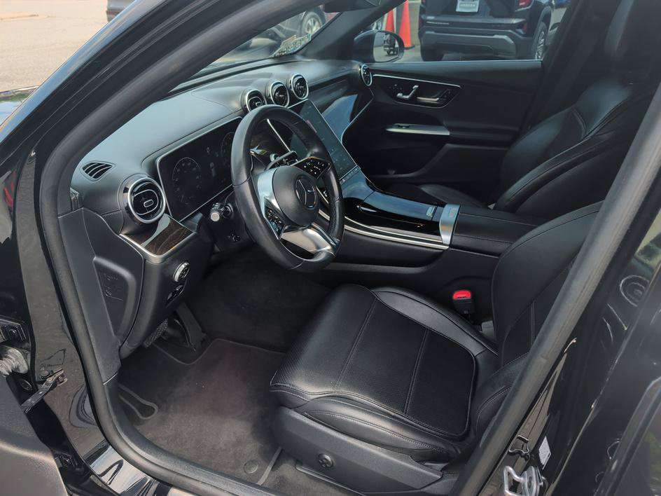 Used 2025 Mercedes-Benz GLC 300 4MATIC image 8