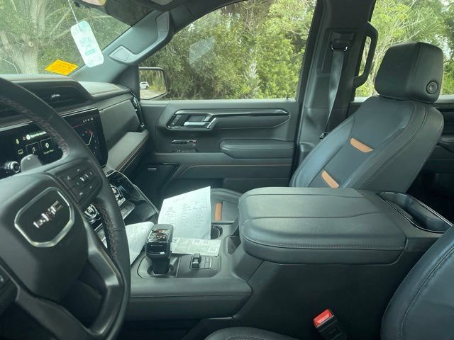Used 2025 GMC Sierra 1500 AT4 w/ AT4 Premium Package AWD/4WD image 9
