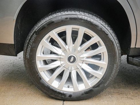 Used 2024 Cadillac Escalade Luxury AWD/4WD image 13
