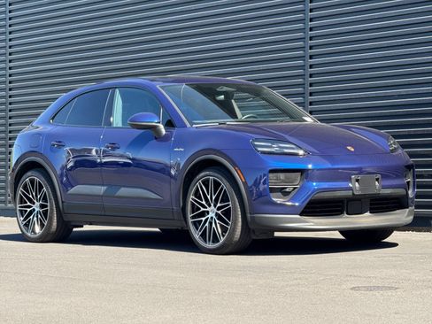Certified 2025 Porsche Macan 4 Electric AWD/4WD image 11