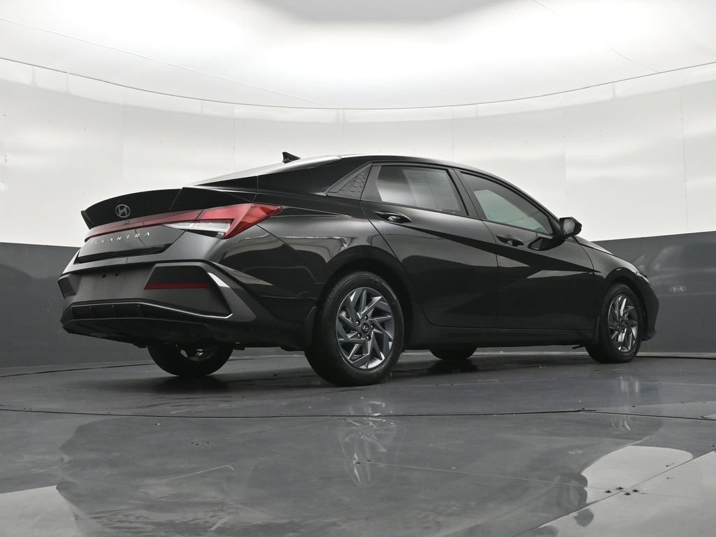 Used 2024 Hyundai Elantra SEL FWD image 27