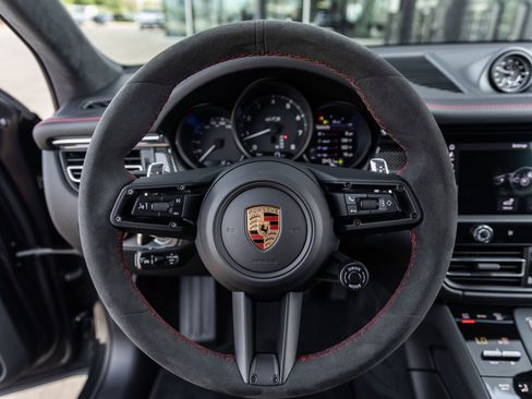 New 2026 Porsche Macan GTS image 33