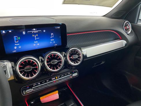 Used 2026 Mercedes-Benz GLB 250 4MATIC image 25