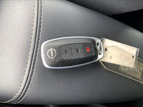 Used 2025 Nissan Kicks SV AWD/4WD image 14
