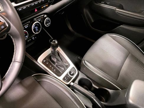 Used 2024 Hyundai Venue Limited image 21