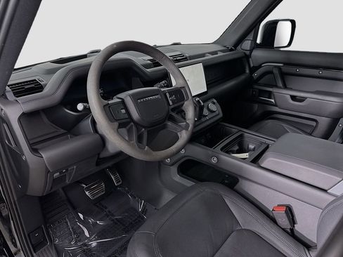 Used 2023 Land Rover Defender 110 V8 image 4