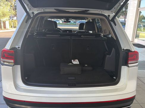 Used 2024 Volkswagen Atlas SEL AWD/4WD image 13