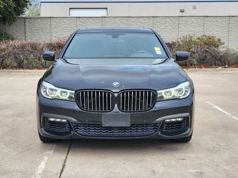 Used 2017 BMW 740i image 2