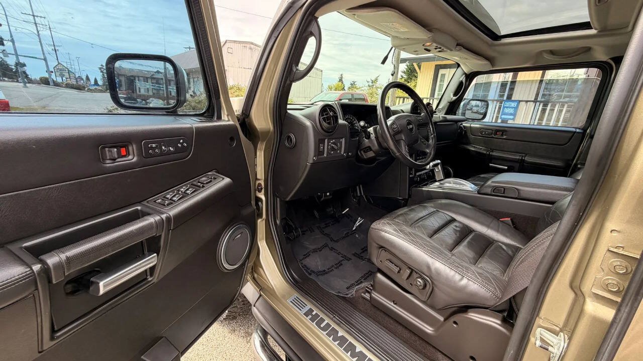Used 2005 HUMMER H2 SUT w/ Preferred Equipment Group AWD/4WD image 11