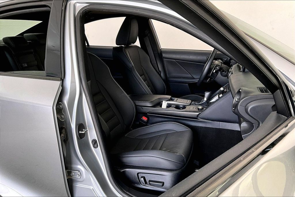 Used 2025 Lexus IS 500 w/ Accessory Package 2 RWD image 9