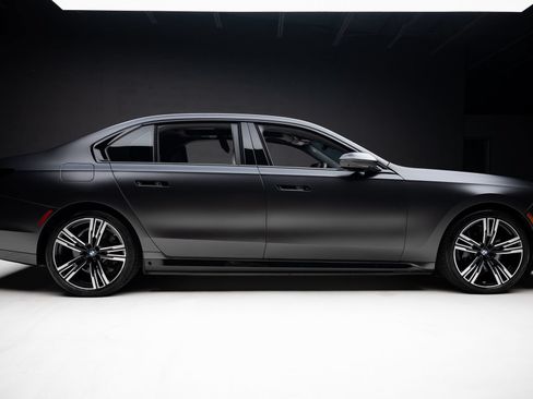 Used 2023 BMW i7 xDrive60 AWD/4WD image 34