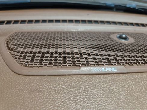Used 2019 RAM 1500 Laramie AWD/4WD image 13