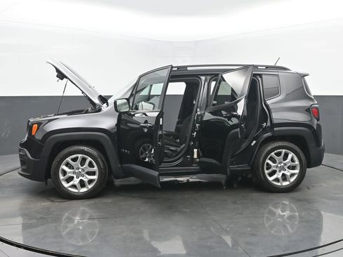 Used 2017 Jeep Renegade Latitude FWD image 53