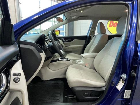 Used 2018 Nissan Rogue Sport SV image 11