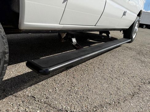 Used 2010 Ford E-350 and Econoline 350 Super Duty Wagon image 44