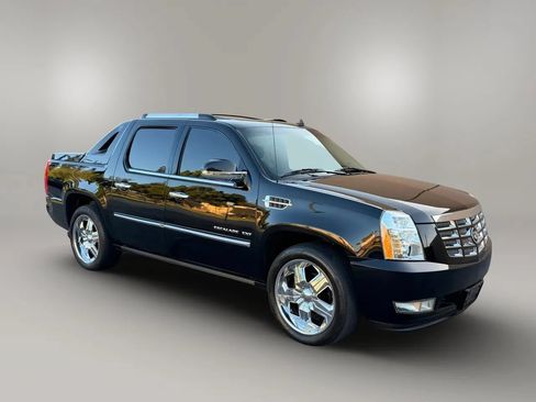 Used 2011 Cadillac Escalade EXT Premium AWD/4WD image 2
