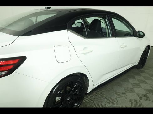 Used 2025 Nissan Sentra SR w/ Midnight Edition FWD image 16