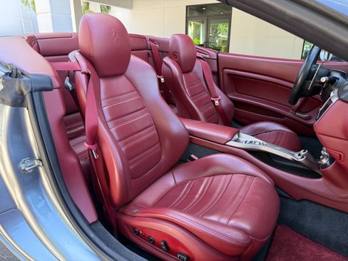 Used 2010 Ferrari California RWD image 38