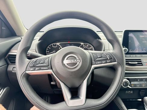 Used 2023 Nissan Altima 2.5 SV AWD/4WD image 16