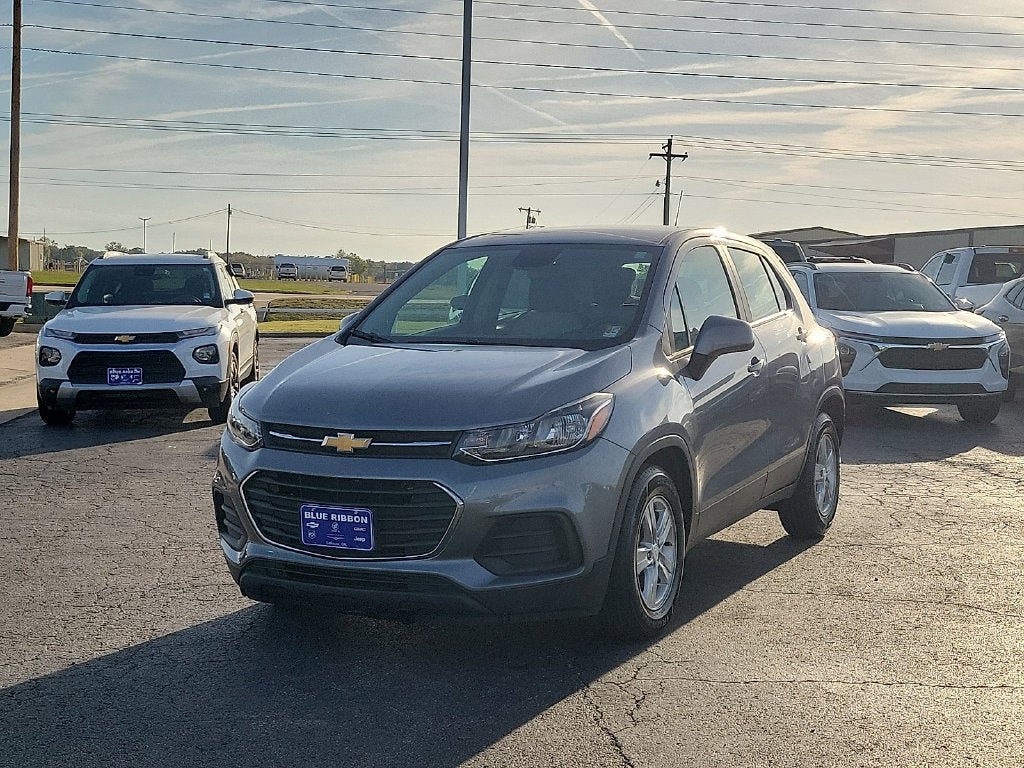Used 2020 Chevrolet Trax LS FWD image 2