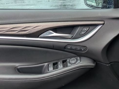 Used 2023 Buick Enclave Avenir AWD/4WD image 12
