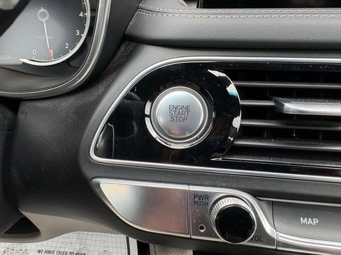 Used 2023 Genesis G70 2.0T image 32