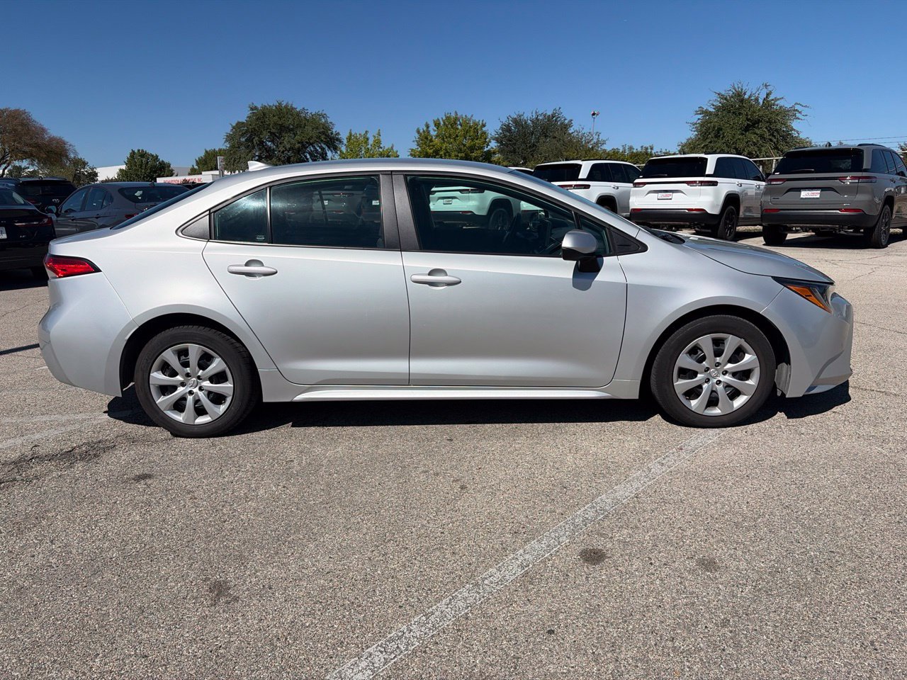 Used 2025 Toyota Corolla LE FWD image 4