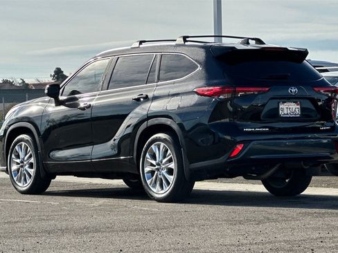 Used 2023 Toyota Highlander Limited image 7
