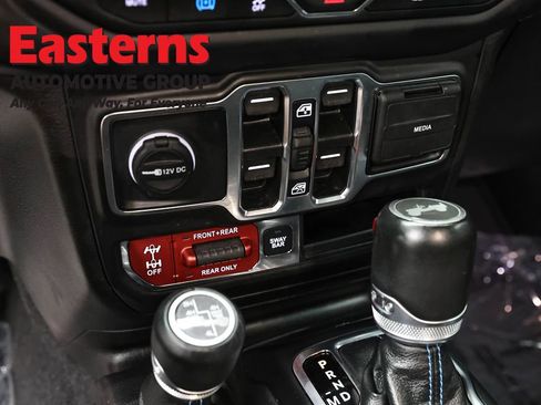 Used 2022 Jeep Wrangler Unlimited Rubicon 4xe w/ Cold Weather Group AWD/4WD image 21