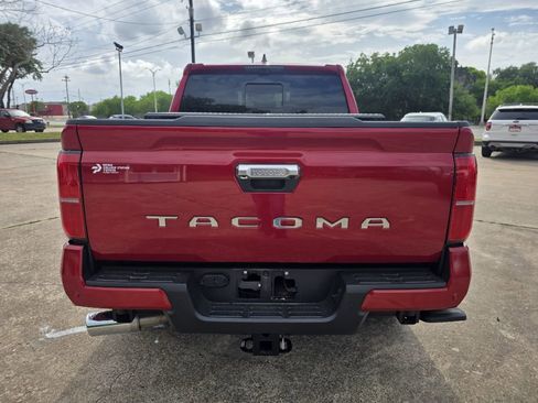 Used 2025 Toyota Tacoma Limited image 5