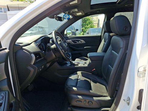 Used 2023 Chevrolet Traverse LT w/ LT Premium Package AWD/4WD image 14