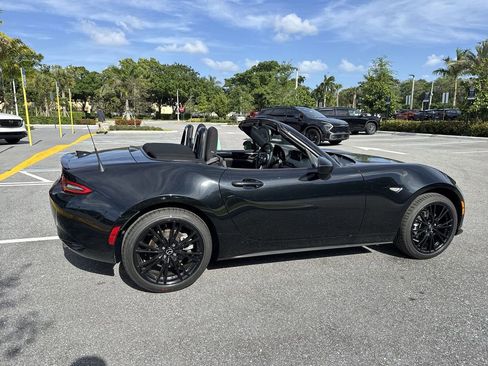 New 2026 MAZDA MX-5 Miata Club w/ Interior Package RWD image 4