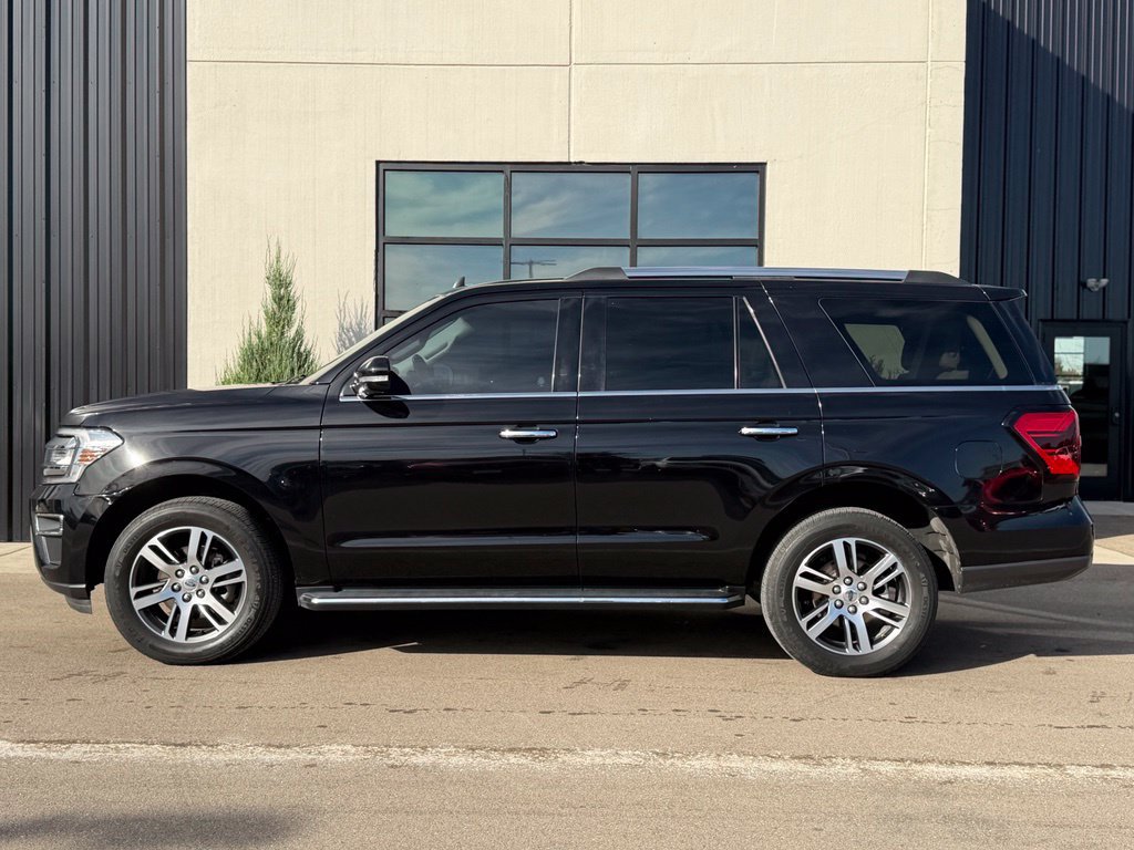 Used 2022 Ford Expedition Limited AWD/4WD image 2