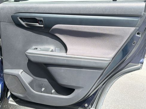 Used 2025 Toyota Highlander LE image 31